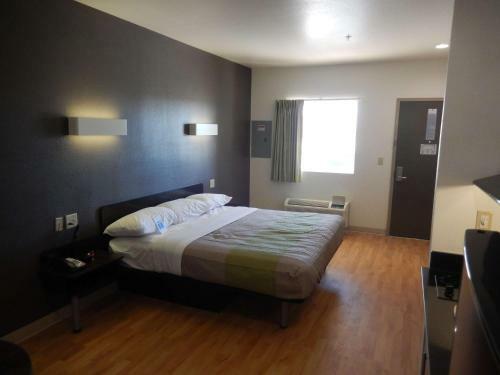 Hotel Studio 6 Yukon