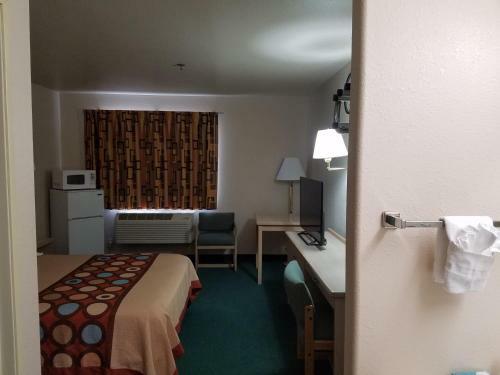 Hotel Simple Rewards Inn