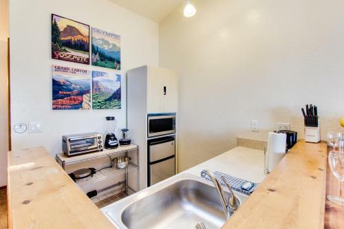 Oregon House Unit #5 The Duplex