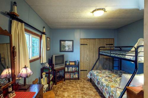 The Captain's Cabin
