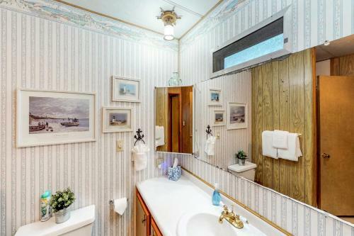 The Captain's Cabin