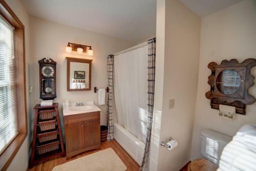 Moose Manor Three-bedroom Chalet