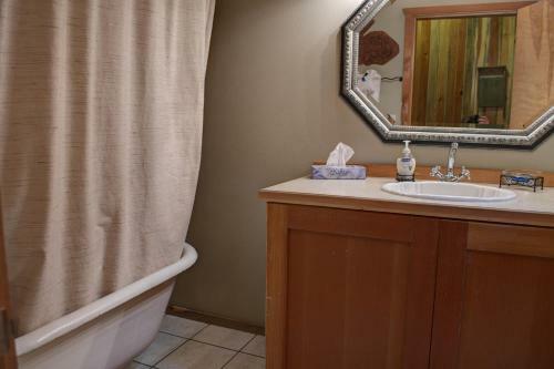 Eagle Falls Lodge Three-bedroom Chalet