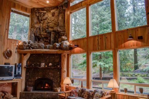 Eagle Falls Lodge Three-bedroom Chalet