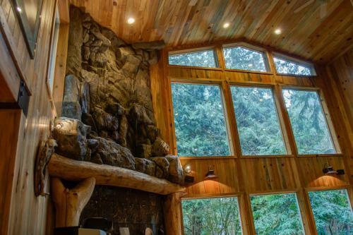 Eagle Falls Lodge Three-bedroom Chalet