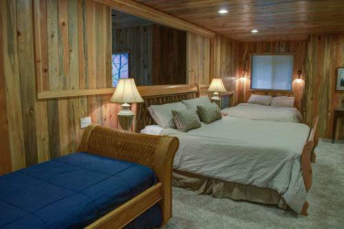 Eagle Falls Lodge Three-bedroom Chalet