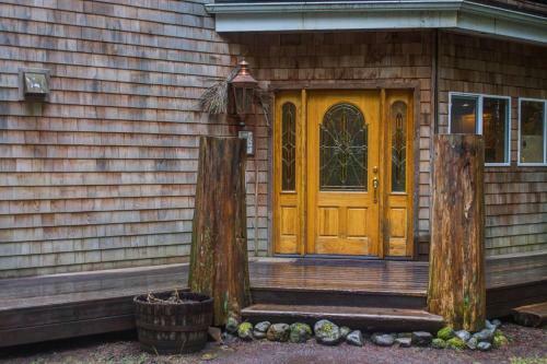 Eagle Falls Lodge Three-bedroom Chalet