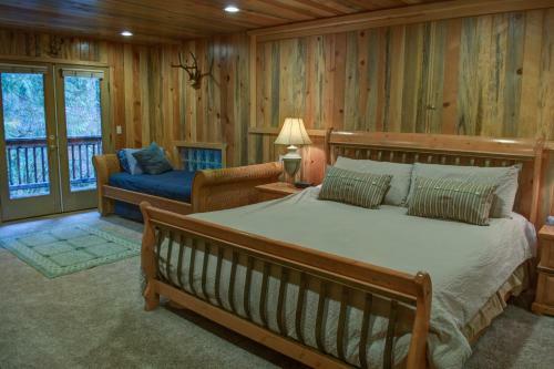 Eagle Falls Lodge Three-bedroom Chalet