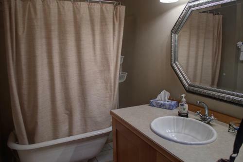 Eagle Falls Lodge Three-bedroom Chalet