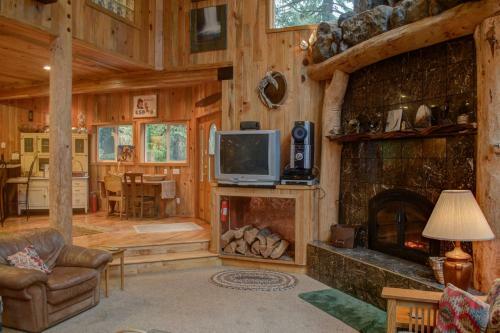 Eagle Falls Lodge Three-bedroom Chalet