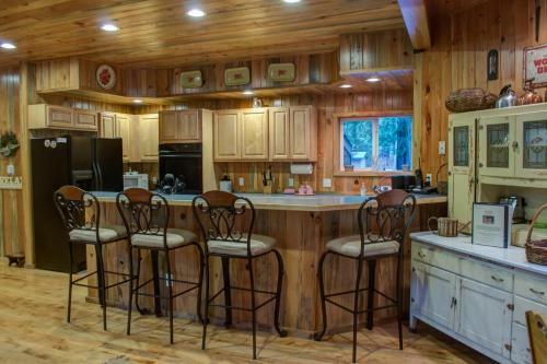 Eagle Falls Lodge Three-bedroom Chalet