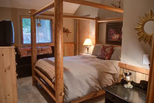 Eagle Falls Lodge Three-bedroom Chalet