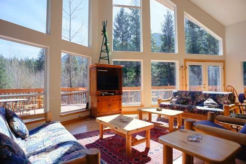 Wy'east View Three-bedroom Chalet