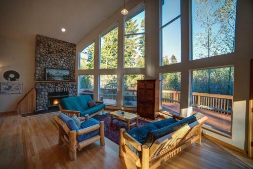 Wy'east View Three-bedroom Chalet