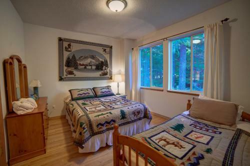 Wy'east View Three-bedroom Chalet