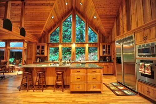 Forrest Lodge Four-bedroom Chalet