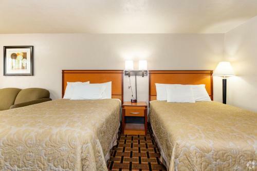 Hotel Anchor Bay Inn
