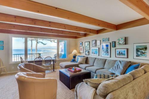 Spectacular Seaside Surf-view Home