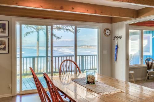 Spectacular Seaside Surf-view Home