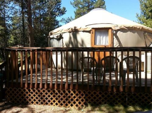 Bend-sunriver Camping Resort 24 Ft. Yurt 12