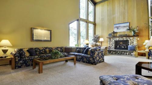 Meadowlark 4 Six-bedroom Home
