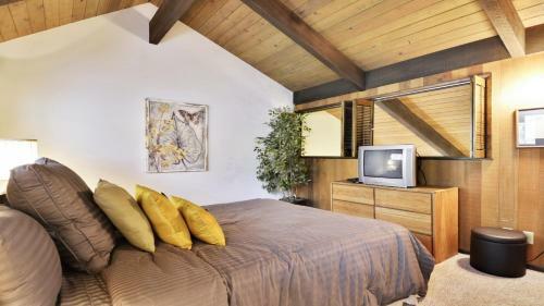 Meadowlark 4 Six-bedroom Home