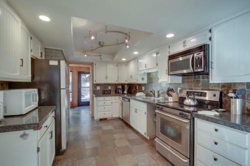 8 Cedar Lane