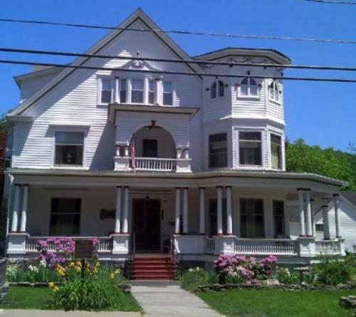 Bed & Breakfast Victorian Charm Inn