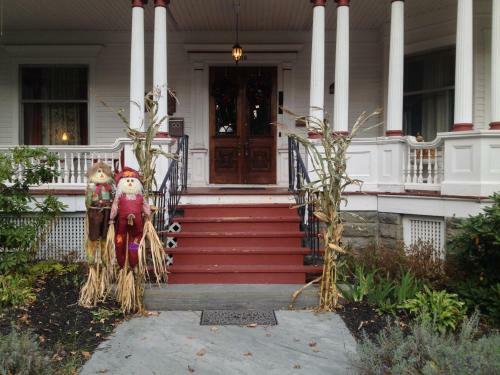 Bed & Breakfast Victorian Charm Inn