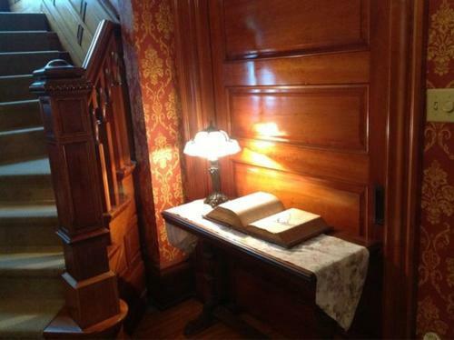 Bed & Breakfast Victorian Charm Inn