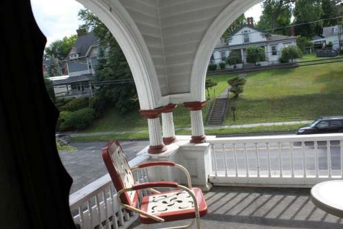 Bed & Breakfast Victorian Charm Inn
