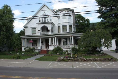 Bed & Breakfast Victorian Charm Inn