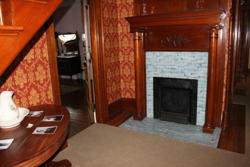 Bed & Breakfast Victorian Charm Inn