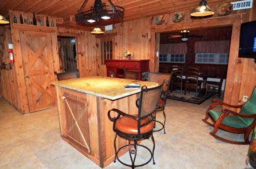 Huckleberry Inn 4 Bedroom