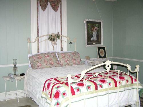 Carleton House Bed And Breakfast
