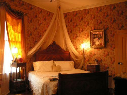 Carleton House Bed And Breakfast