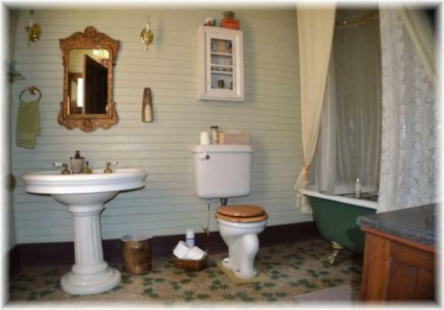 Carleton House Bed And Breakfast