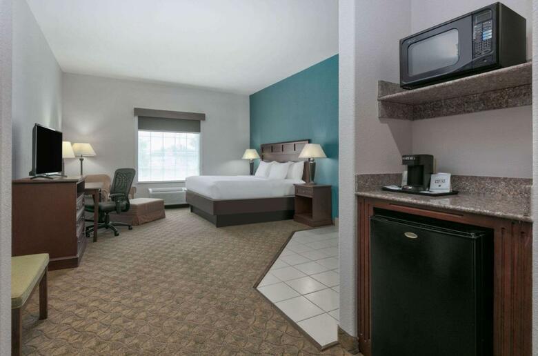 Hotel Comfort Inn & Suites Near Comanche Peak