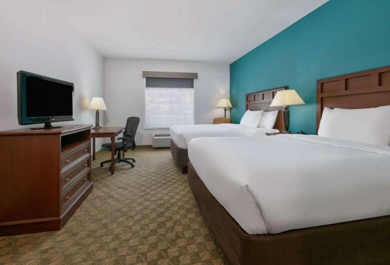 Hotel Comfort Inn & Suites Near Comanche Peak