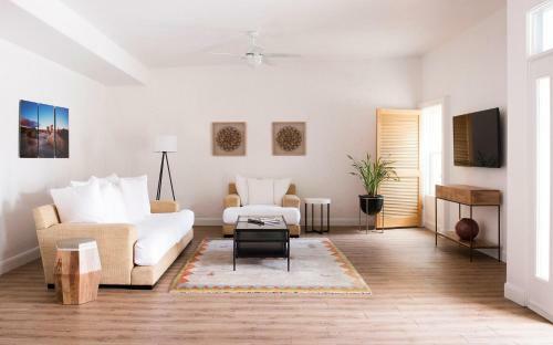 Hotel Amira Vacation Rentals