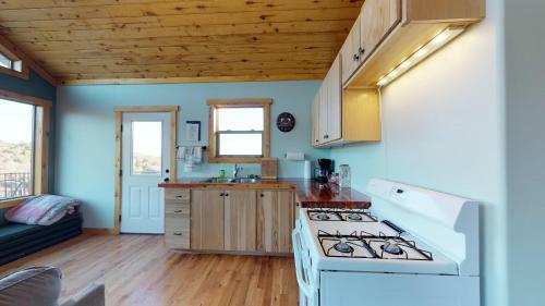 Canyonlands Lodging Wolf Springs Retreat