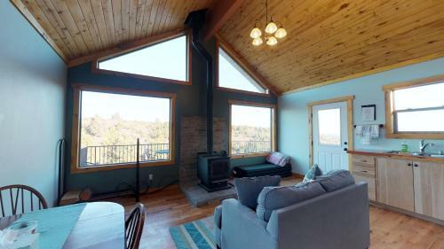 Canyonlands Lodging Wolf Springs Retreat