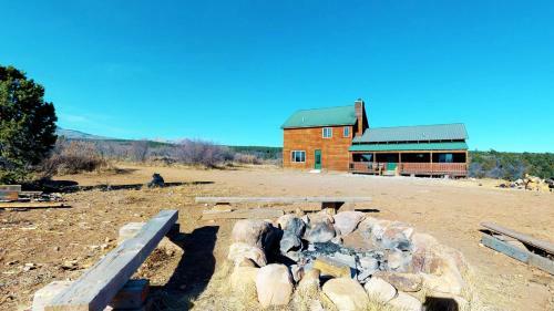 Canyonlands Lodging Wolf Springs Retreat