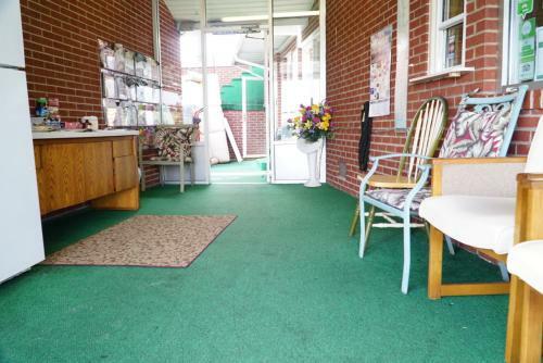 Knob Hill Motor Lodge