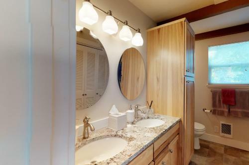 Uplake Cottage And Casita