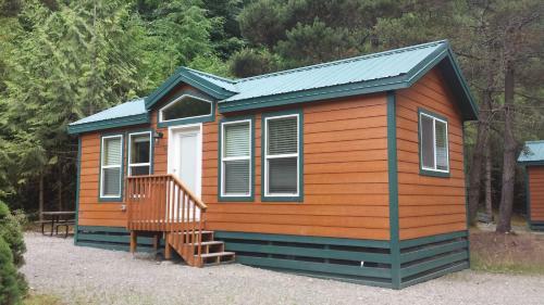 Tall Chief Camping Resort Cottage 2