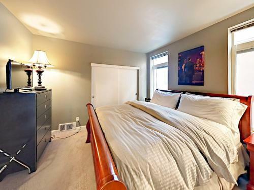 Apartamento 2414 1st Ave Condo Unit 405