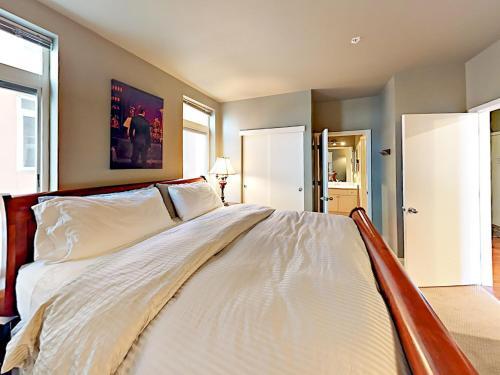 Apartamento 2414 1st Ave Condo Unit 405