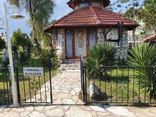 Hostal Romantik Villa Dalla