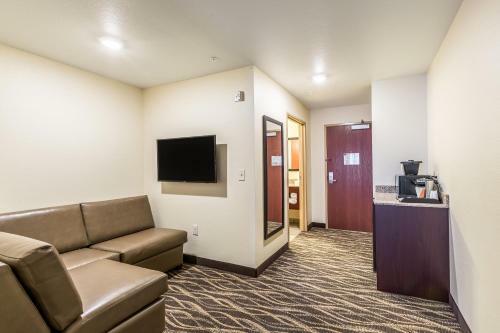 Cobblestone Hotel & Suites Hartford